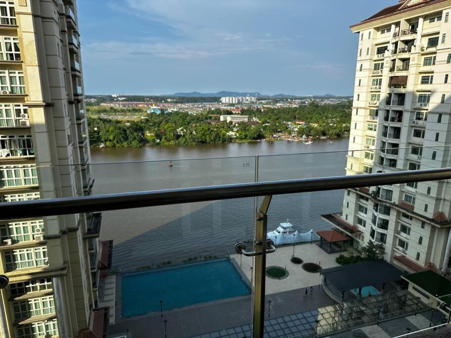 קוצ'ינג A.R Homestay Riverine Condominium מראה חיצוני תמונה